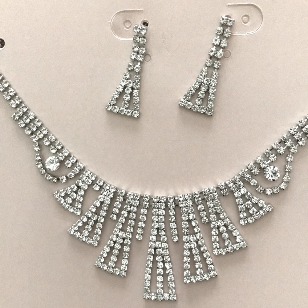 NWOT NECKLACE & Earrings set,  Blush For Her.
